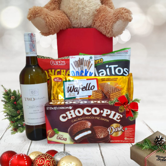 Picnic Box With Sparkling Juice 